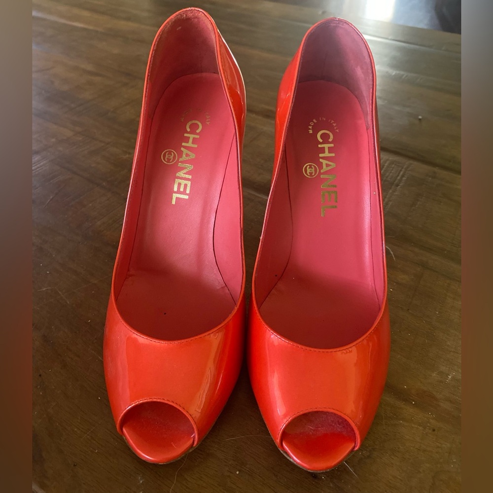 Chanel Coral Leather Peep Toe Heels Pumps Metal CC Logo Sz EU 36.5